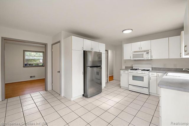 6030 Lahser Road, Bloomfield Village, MI 48301