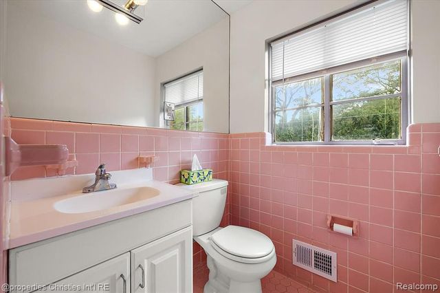 6030 Lahser Road, Bloomfield Village, MI 48301