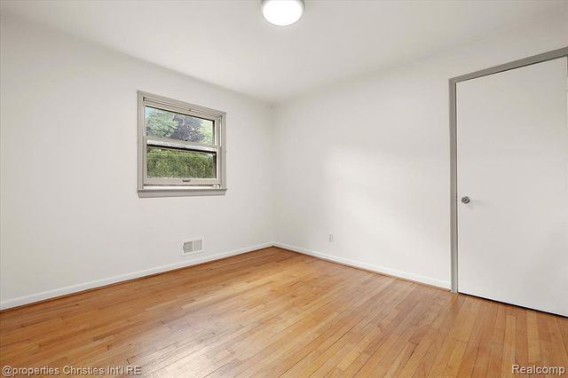 6030 Lahser Road, Bloomfield Village, MI 48301