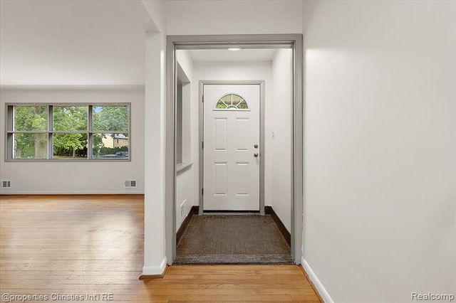 6030 Lahser Road, Bloomfield Village, MI 48301