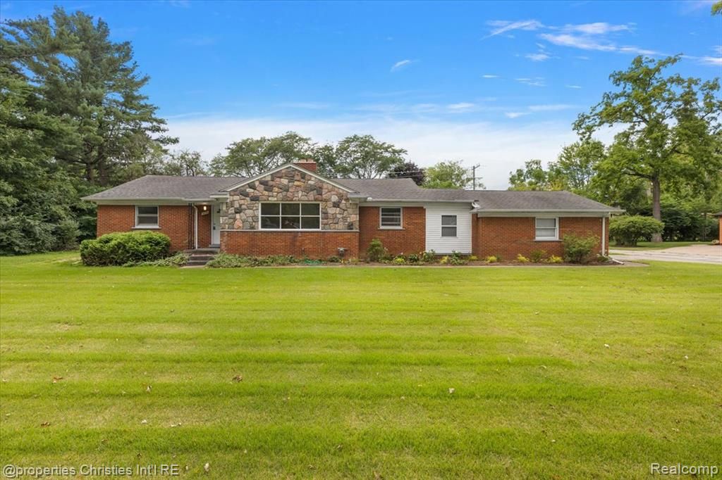 6030 Lahser Road, Bloomfield Village, MI 48301