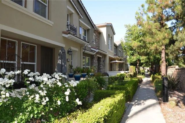 15723 Parkhouse 40, Fontana, CA 92336