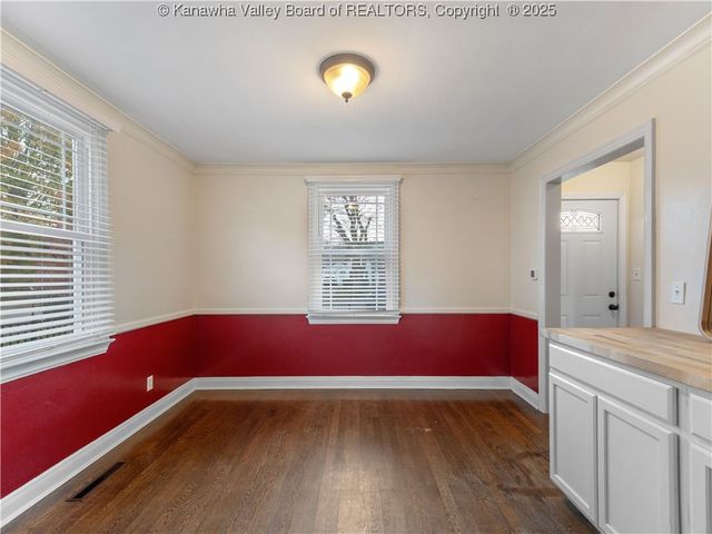 5106 Staunton Avenue Se, Charleston, WV 25304