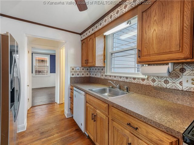 5106 Staunton Avenue Se, Charleston, WV 25304