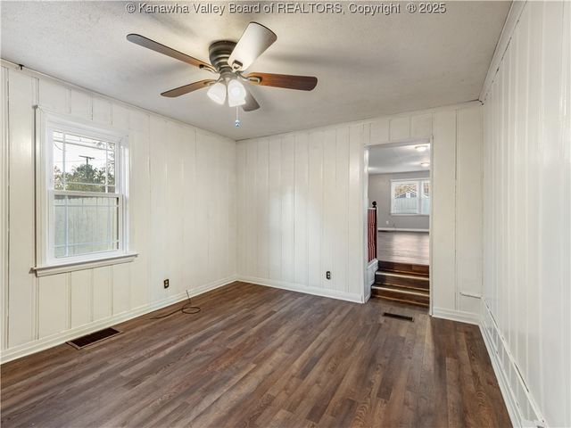 5106 Staunton Avenue Se, Charleston, WV 25304