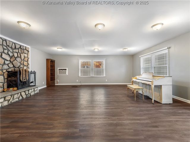 5106 Staunton Avenue Se, Charleston, WV 25304