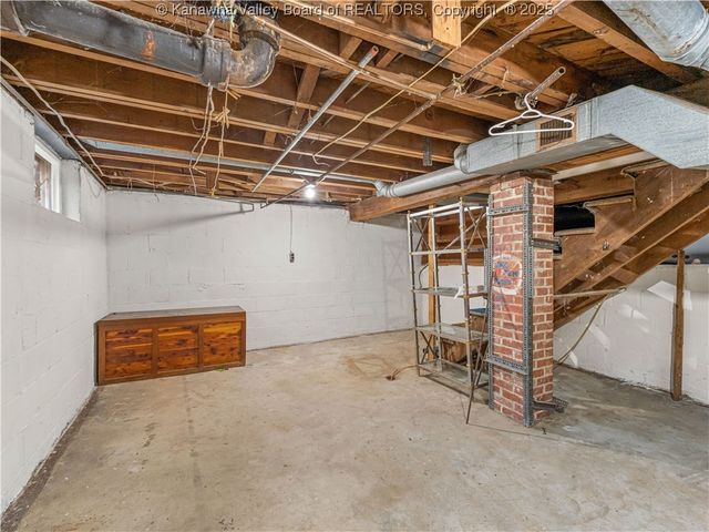 5106 Staunton Avenue Se, Charleston, WV 25304