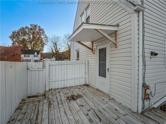 5106 Staunton Avenue Se, Charleston, WV 25304