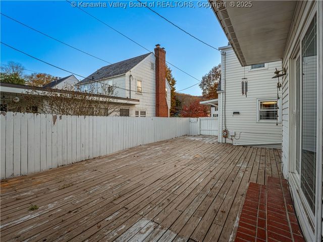 5106 Staunton Avenue Se, Charleston, WV 25304