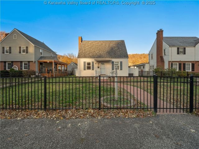 5106 Staunton Avenue Se, Charleston, WV 25304