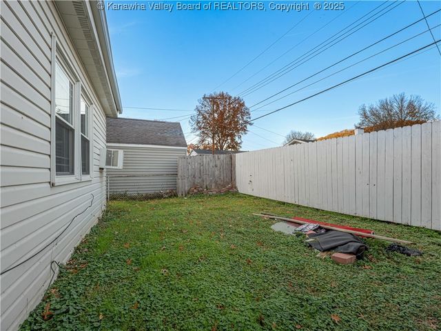 5106 Staunton Avenue Se, Charleston, WV 25304