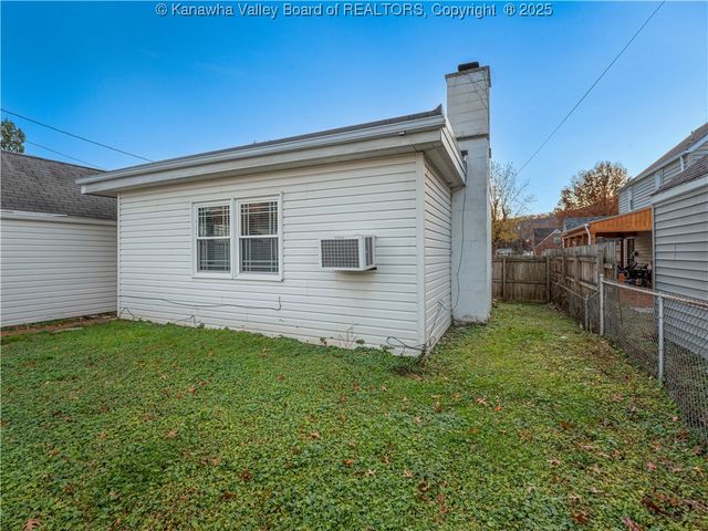 5106 Staunton Avenue Se, Charleston, WV 25304