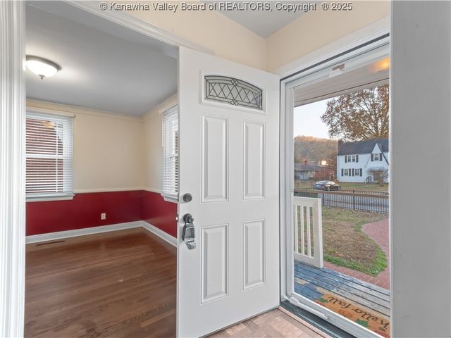 5106 Staunton Avenue Se, Charleston, WV 25304