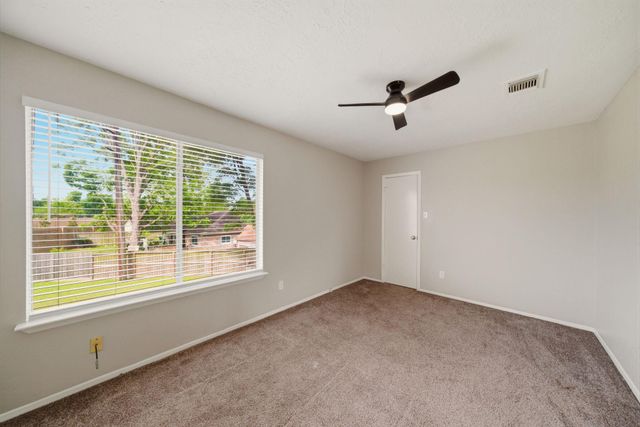 1146 Woodbridge Avenue, Pearland, TX 77584