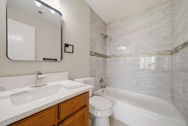 1146 Woodbridge Avenue, Pearland, TX 77584