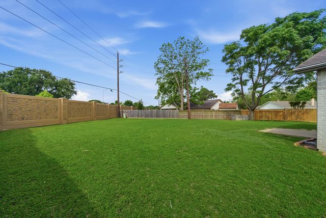 1146 Woodbridge Avenue, Pearland, TX 77584