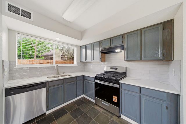 1146 Woodbridge Avenue, Pearland, TX 77584