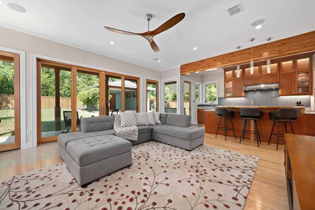 3904 Petes PATH, Austin, TX 78731
