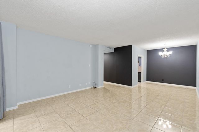 661 Bering Drive 504, Houston, TX 77057