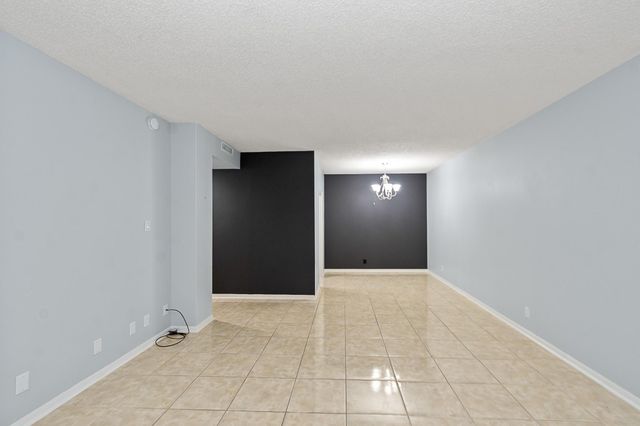 661 Bering Drive 504, Houston, TX 77057