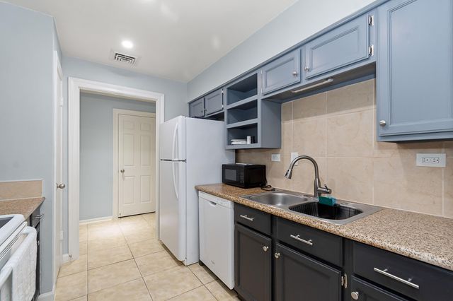 661 Bering Drive 504, Houston, TX 77057