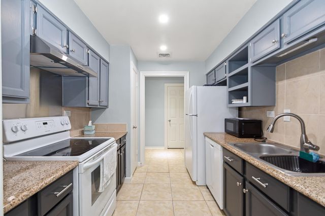 661 Bering Drive 504, Houston, TX 77057