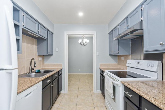 661 Bering Drive 504, Houston, TX 77057