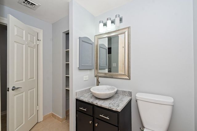 661 Bering Drive 504, Houston, TX 77057