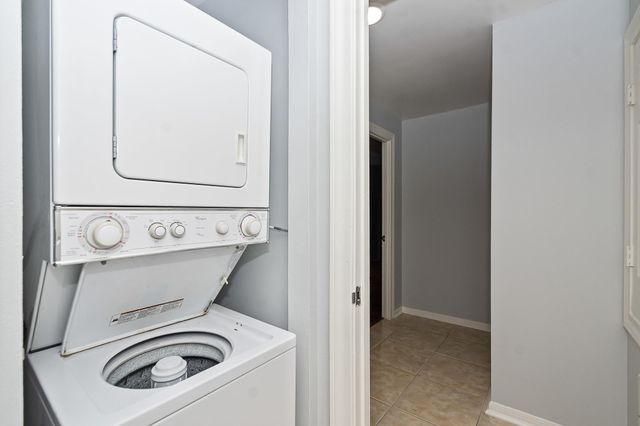 661 Bering Drive 504, Houston, TX 77057