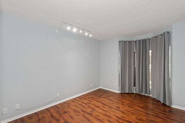 661 Bering Drive 504, Houston, TX 77057