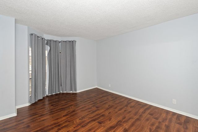 661 Bering Drive 504, Houston, TX 77057