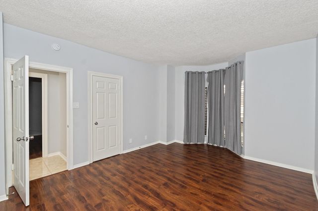 661 Bering Drive 504, Houston, TX 77057