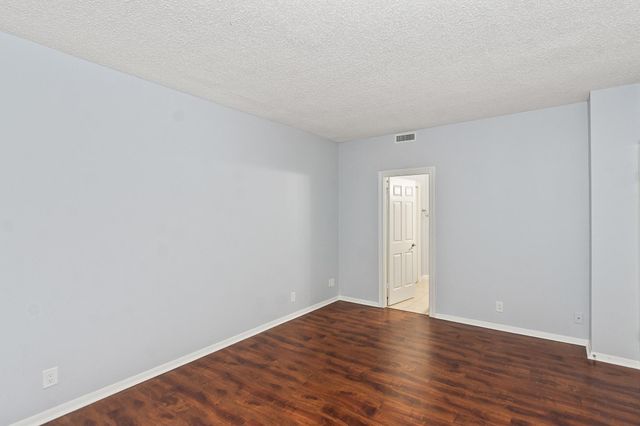 661 Bering Drive 504, Houston, TX 77057