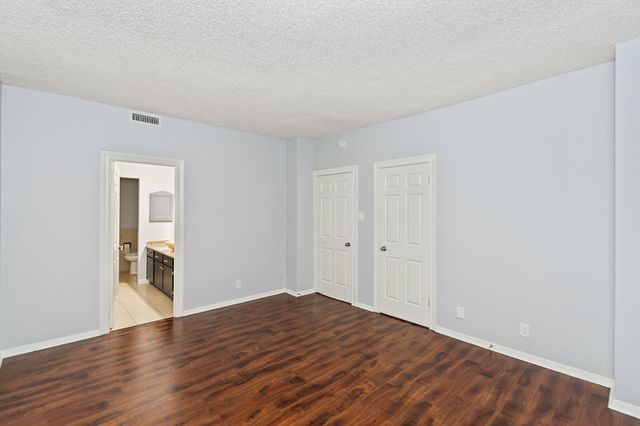 661 Bering Drive 504, Houston, TX 77057