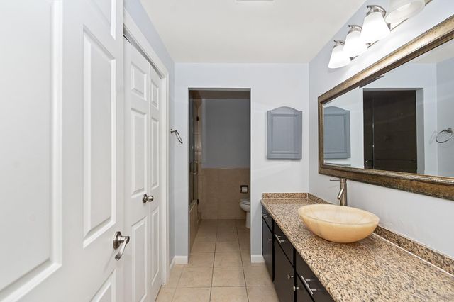 661 Bering Drive 504, Houston, TX 77057
