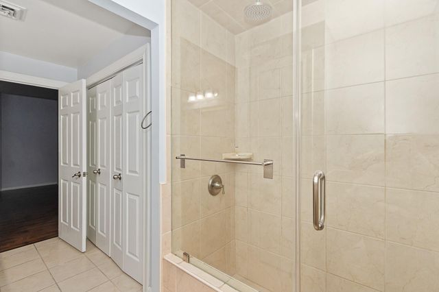 661 Bering Drive 504, Houston, TX 77057