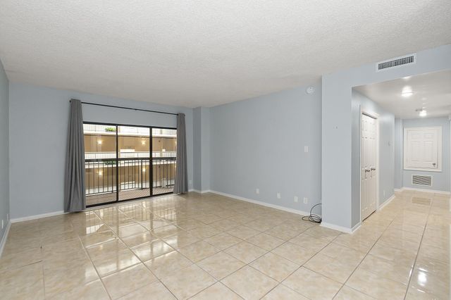 661 Bering Drive 504, Houston, TX 77057