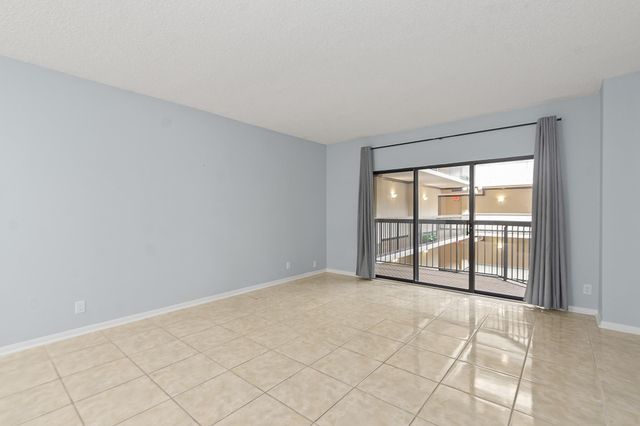 661 Bering Drive 504, Houston, TX 77057
