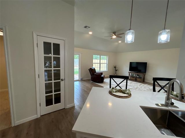 809 Cavecreek Street, Norman, OK 73071