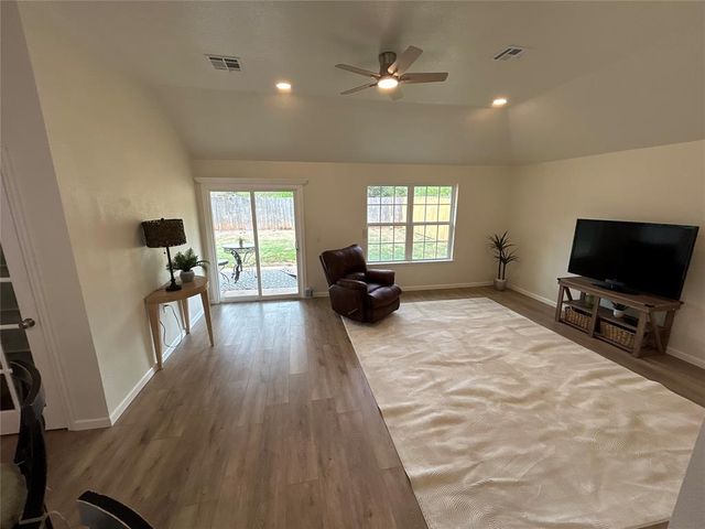 809 Cavecreek Street, Norman, OK 73071