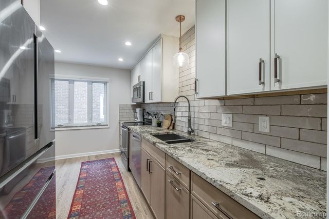 10846 Hart Avenue, Huntington Woods, MI 48070