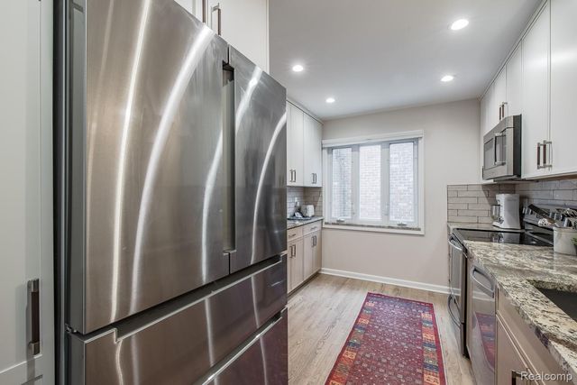 10846 Hart Avenue, Huntington Woods, MI 48070