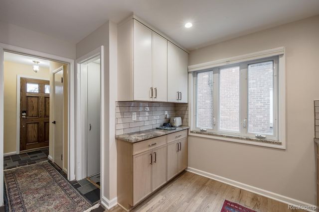 10846 Hart Avenue, Huntington Woods, MI 48070