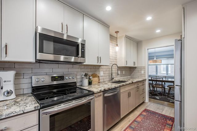 10846 Hart Avenue, Huntington Woods, MI 48070