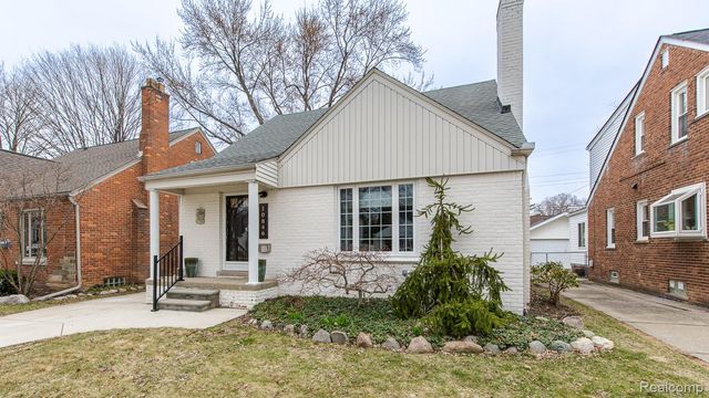 10846 Hart Avenue, Huntington Woods, MI 48070
