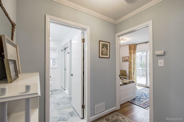 10846 Hart Avenue, Huntington Woods, MI 48070