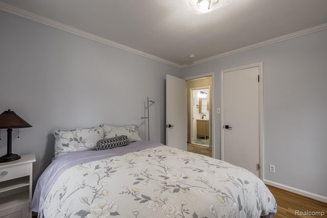 10846 Hart Avenue, Huntington Woods, MI 48070