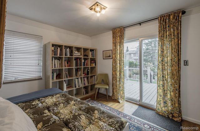 10846 Hart Avenue, Huntington Woods, MI 48070