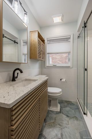 10846 Hart Avenue, Huntington Woods, MI 48070