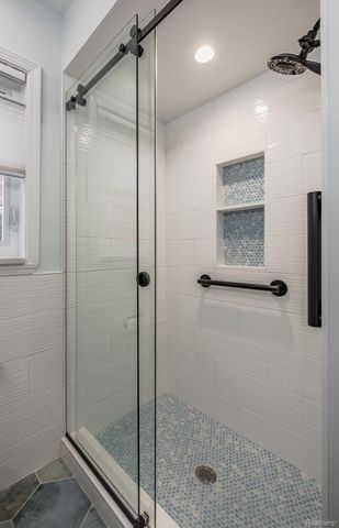 10846 Hart Avenue, Huntington Woods, MI 48070